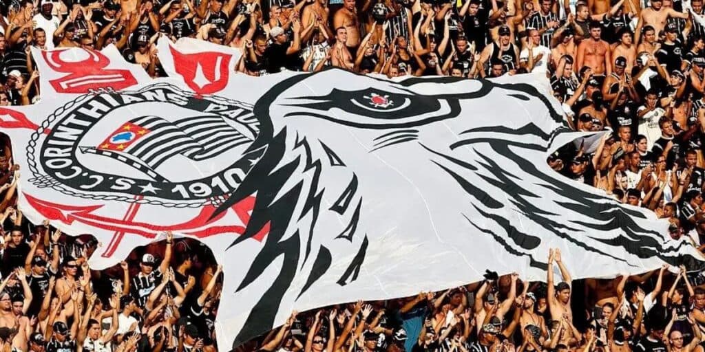 Fiel estoura cofres com PIX a camisa 10: Corinthians vive terror com debandada e até torcida se envolve