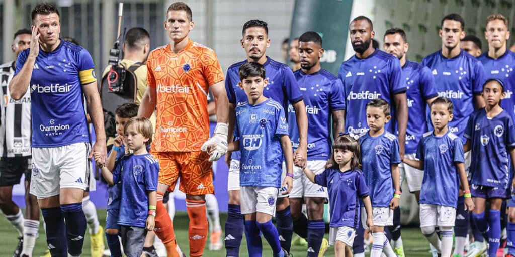 TORCIDA AGRADECE: Novos reforços chegam ao Cruzeiro para tentar salvar temporada do clube