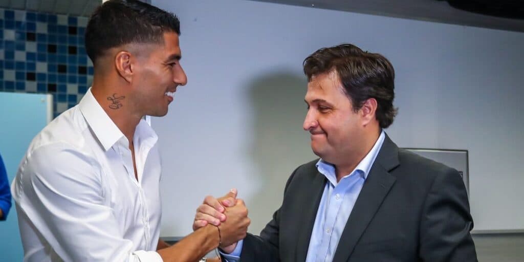 "Não é só o Suárez", Guerra ignora saída do uruguaio e escolhe contratar novas estrelas pro Grêmio