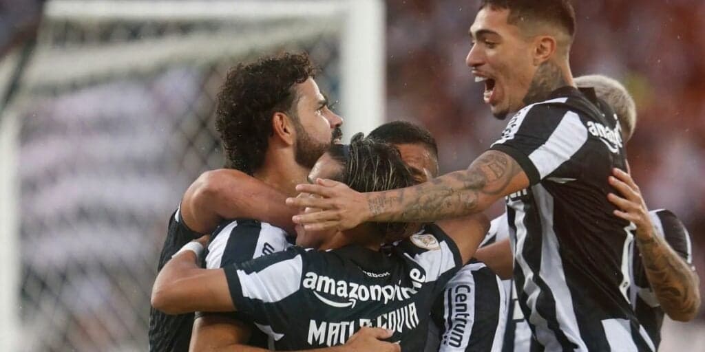 Jogadores do Botafogo comemorando a vitória diante do Bahia por 3 a 0 - (Foto: Internet) Jogadores do Botafogo comemorando a vitória diante do Bahia por 3 a 0 - (Foto: Internet)