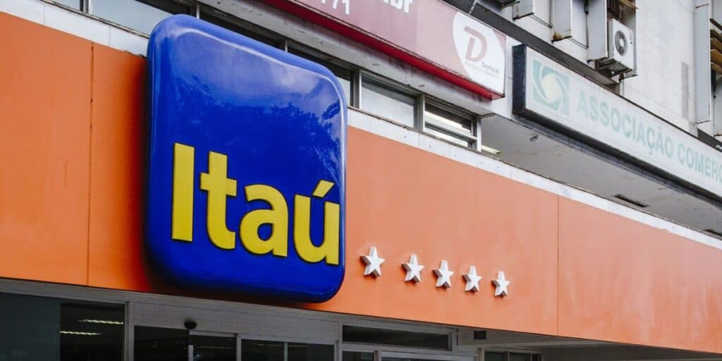 R$100 de taxa e PIX fora do ar: Situação do Itaú enfurece clientes HOJE (16/08) e você precisa saber