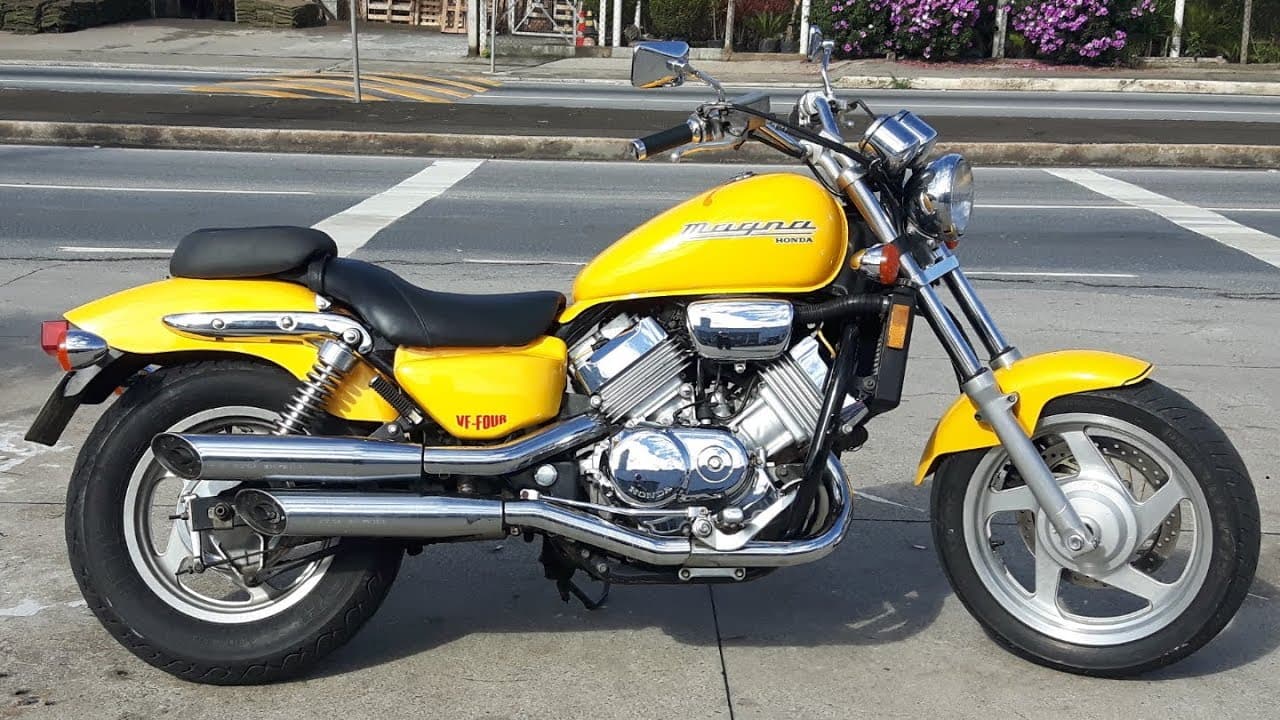 Honda Magna 750 (Foto: YouTube)