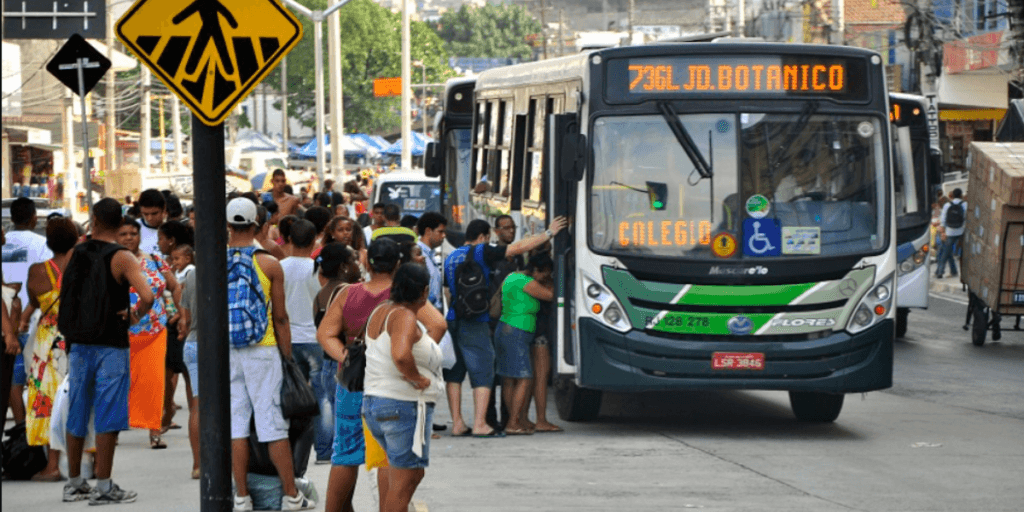 Martelo batido: NOVA LEI para brasileiros que andam de ônibus é confirmada e promove mudanças