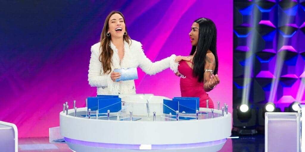 Com famosa tirando roupa no palco, Patrícia Abravanel sofre queda no SBT e leva golpe: Audiências 6/8
