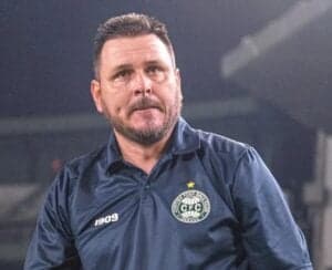 Thiago Kosloski, técnico do Coritiba (Foto: Gabriel Thá / Internet) 