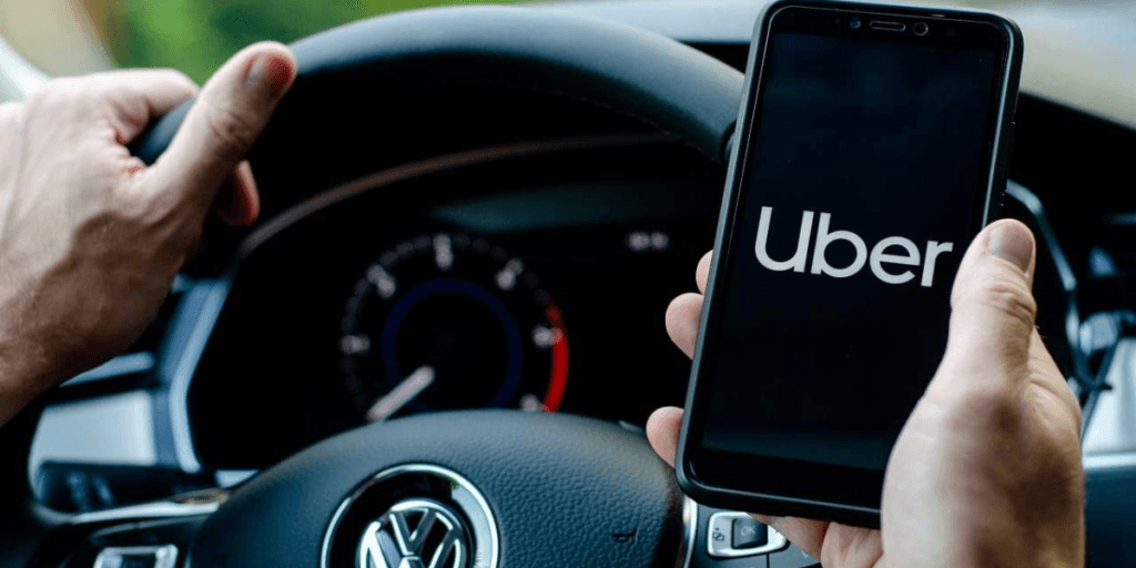 Martelo batido: Nova lei que acaba de entrar EM VIGOR atinge em cheio os motoristas de UBER e gera pânico