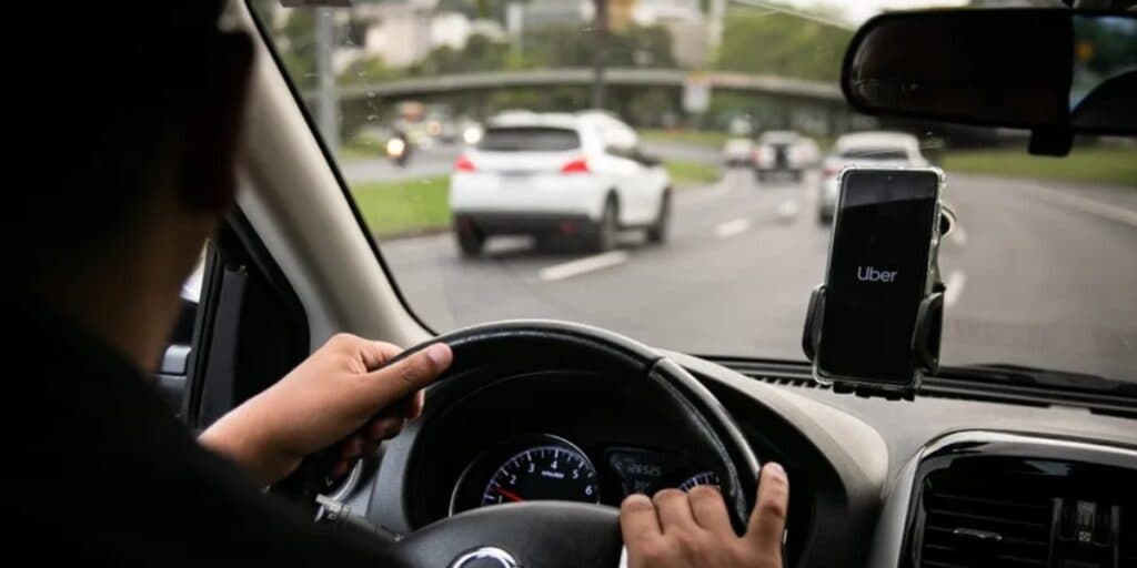 Prepare-se: Lista de carros que NÃO serão mais aceitos pela UBER é divulgada e o seu pode ser um deles