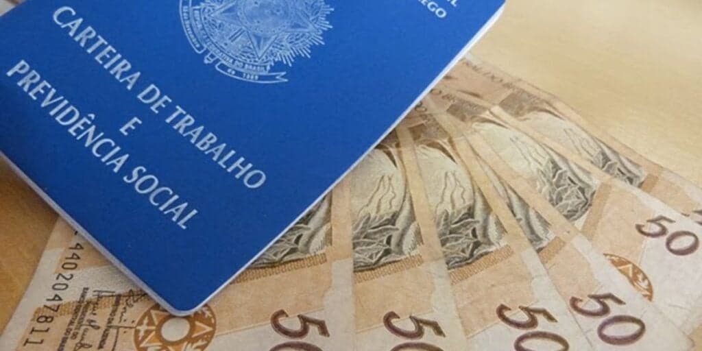 Mais de R$6 mil na conta: Trabalhadores de carteira assinada têm direito a grana EXTRA e já podem pedir HOJE
