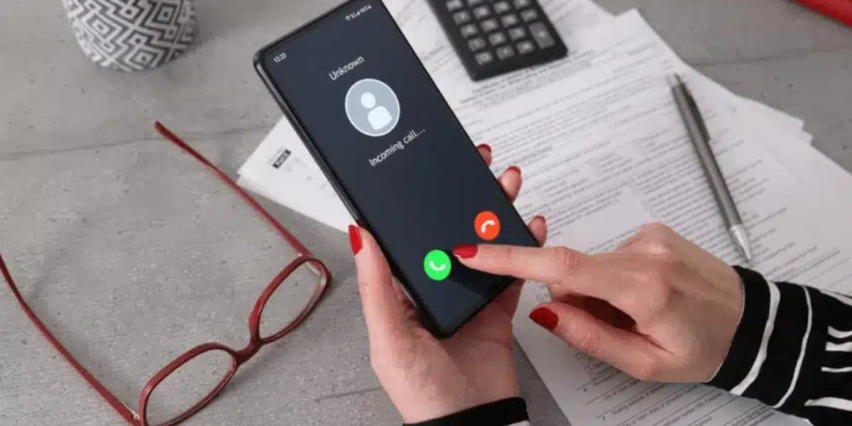 Santander alerta os clientes sobre golpes por telefone (Imagem Reprodução Internet)