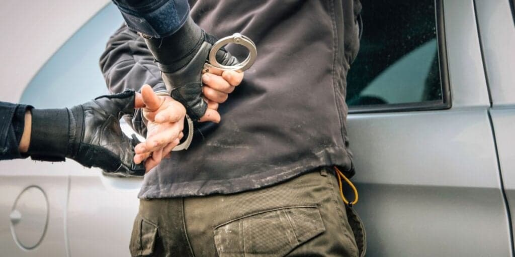 Atenção, é inaceitável: Se você tiver uma dessas 5 atitudes dirigindo seu carro, será preso IMEDIATAMENTE