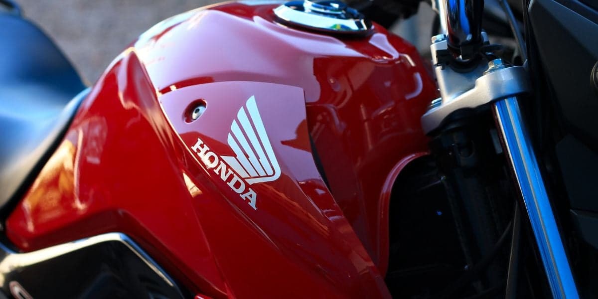 Moto da Honda que custa sete mil reais (Imagem Reprodução Canva) Moto da Honda que custa sete mil reais (Imagem Reprodução Canva)