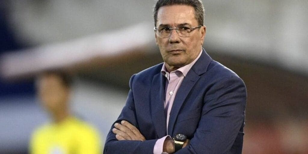 200 mil por mês e contrato até 2024: Novo técnico do Corinthians salva estrela afastada por Luxemburgo