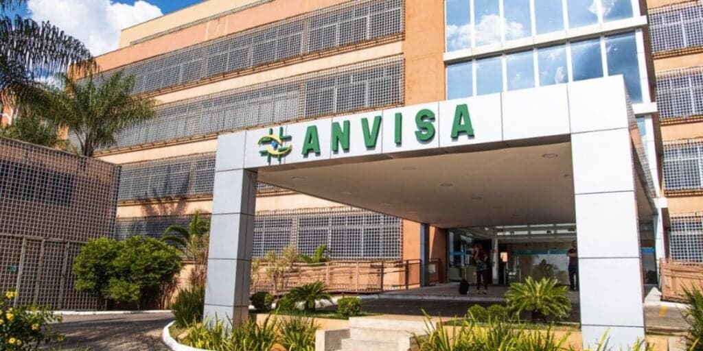 Bactéria que pode causar a morte e ordem da ANVISA: A marca de frango arrancada de mercados e situação agora