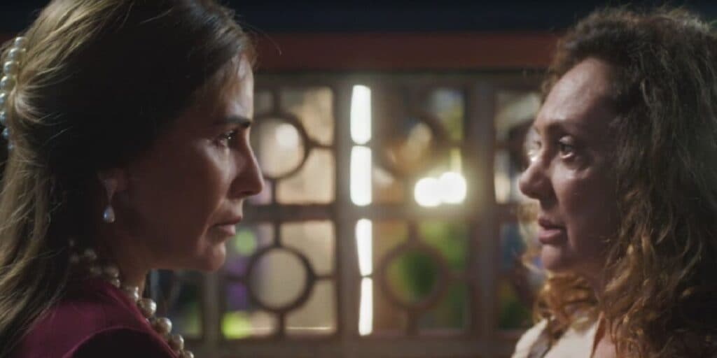 Vingança em Terra e Paixão: Agatha serve chá da morte para Irene e faz a rival perder os movimentos do corpo