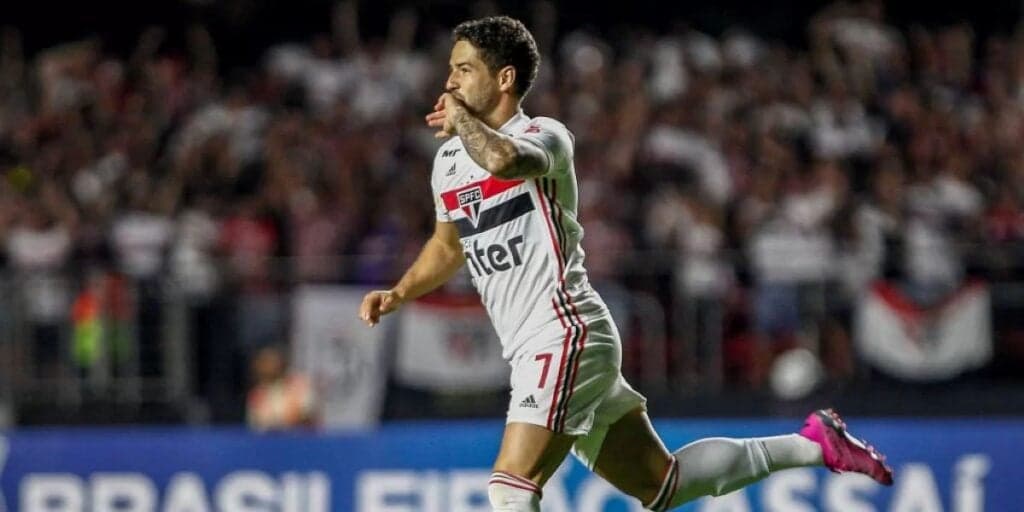 Pato é cotado para assinar com gigante do Brasil e saída do São Paulo é dada como certa