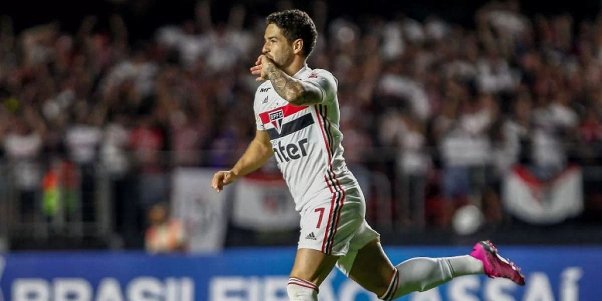 Alexandre Pato está em sua terceira passagem pelo tricolor paulista (Reprodução: Internet)
