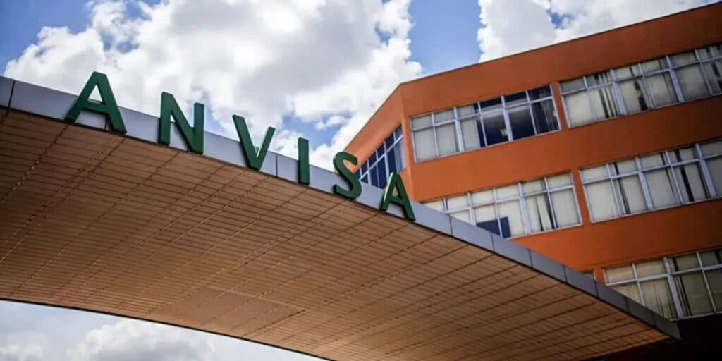 Atenção MULHERES, proibição da Anvisa: Cosmético muito popular causa cegueira e pode estar no seu armário HOJE