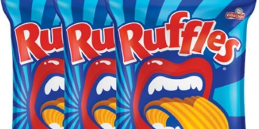 Gosto amargo e textura diferente: Corpo estranho e mofado encontrado em Ruffles aciona alerta geral
