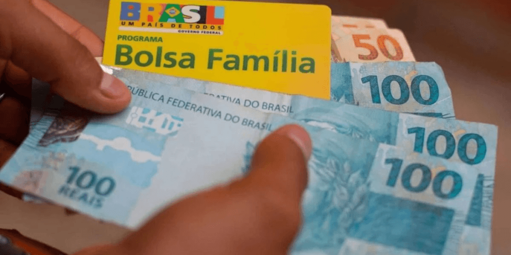 Nova Lei HOJE (20): Bolsa Família tem novas exigências e beneficiários precisam correr para não serem excluídos