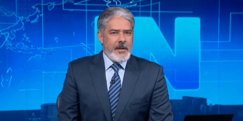 Bonner para o Jornal Nacional com anúncio de nova lei do salário mínimo e aumento já tem data pra chegar