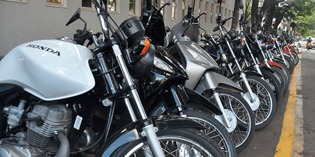 Motoqueiros em festa: Honda confirma retorno TRIUNFAL de moto amada ao Brasil e precinho cai como presente