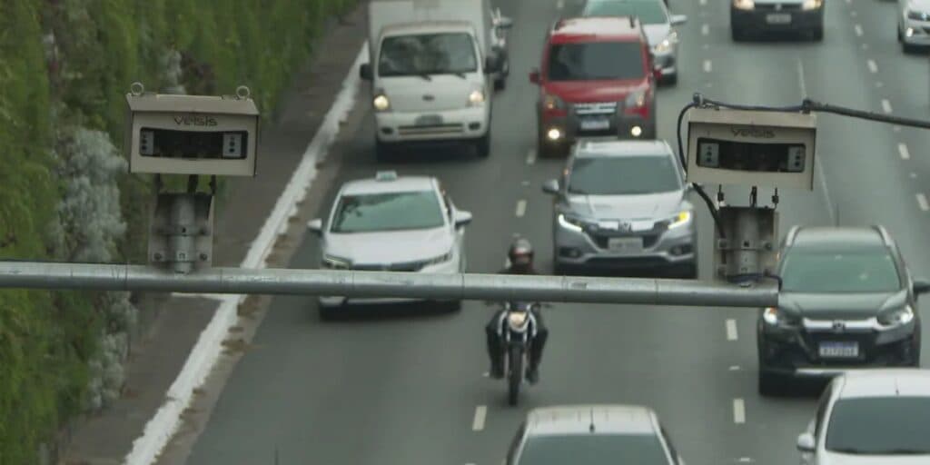 Nova lei de trânsito acaba de ser anunciada com mudança OBRIGATÓRIA das placas de todos os carros do Brasil