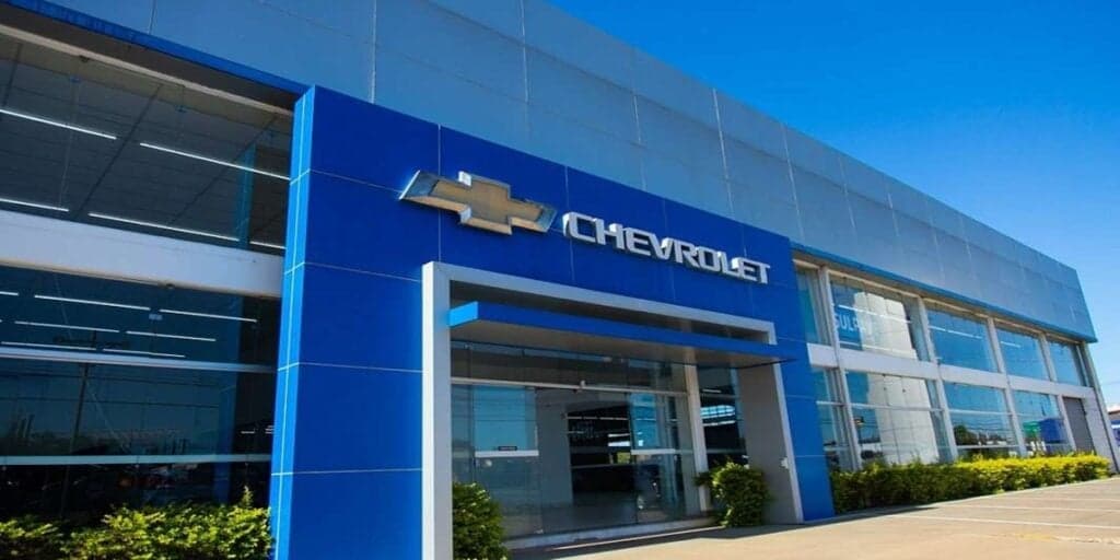 Fim da linha: O triste fim de carro AMADO da CHEVROLET ao ser derrubado por carro tradicional da FORD