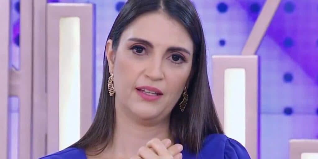 Chris Flores sai do ar no Fofocalizando às pressas, é substituída por outro âncora e agora sabemos o porquê