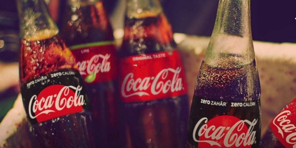 Corpo estranho dentro da Coca-Cola: Descoberta nojenta leva a gigante dos refrigerantes para os tribunais