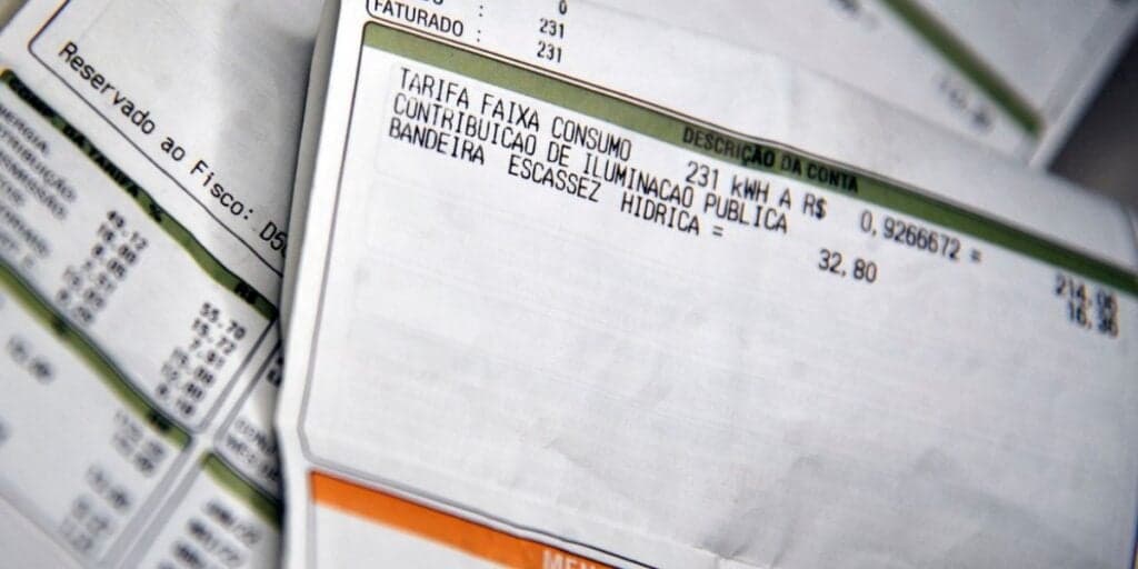 Conta de luz aniquilada: Corte no pagamento que dói no bolso de brasileiros é confirmado para milhares