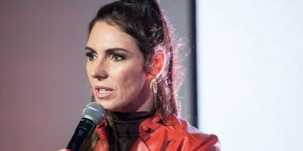 Glenda Kozlowski paralisa programa na Band, desmorona e vai aos prantos ao anunciar morte: “Precisava de ajuda”