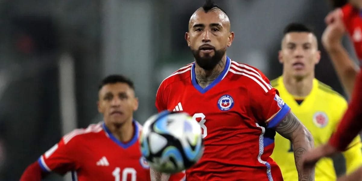Vidal saiu de campo lesionado - (Foto: IInternet) Vidal saiu de campo lesionado - (Foto: IInternet)