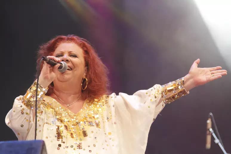 http://tvfoco.uai.com.br/wp-content/uploads/2015/05/Daniela-Mercury.jpg