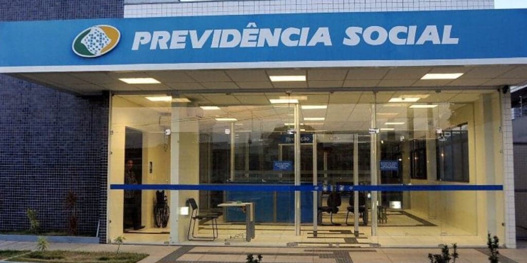 "Nesta quarta (27)": INSS emite comunicado OFICIAL sobre aposentadoria por idade e brasileiros têm que saber