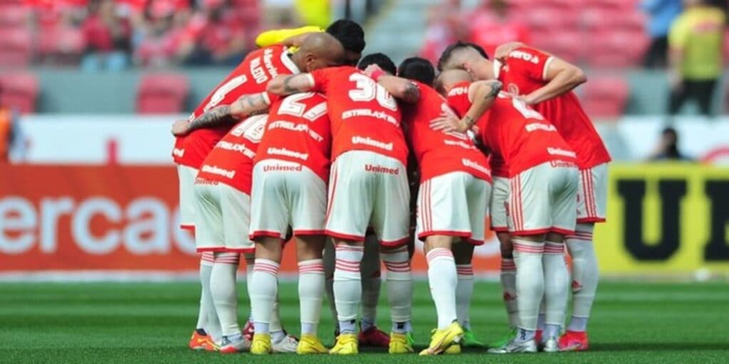 Contrato rasgado e chapéu de rival: Internacional sofre debandada com saída de 2 estrelas e cai como bomba