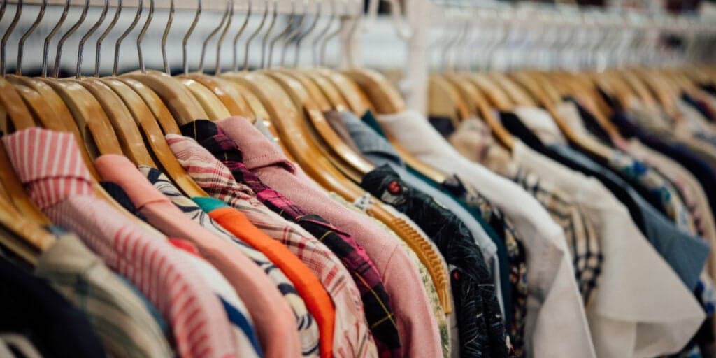 DESCANSEM EM PAZ: Marcas de roupas amadas têm falência decretada e dão adeus após anos