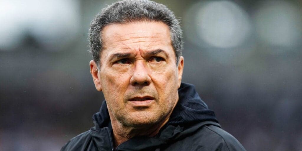 OFICIAL: Contrato acaba de garantir um caminhão de dinheiro para Luxemburgo semanas após demissão do Corinthians