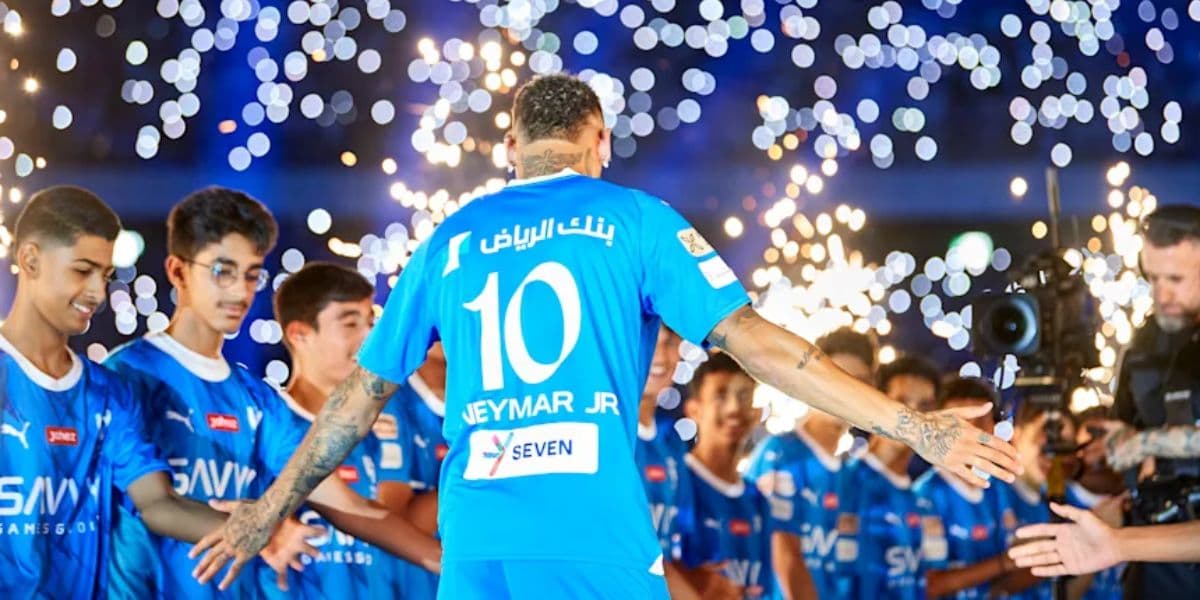 O jogo pode marcar a estreia de Neymar pelo novo clube (Reprodução: Internet)