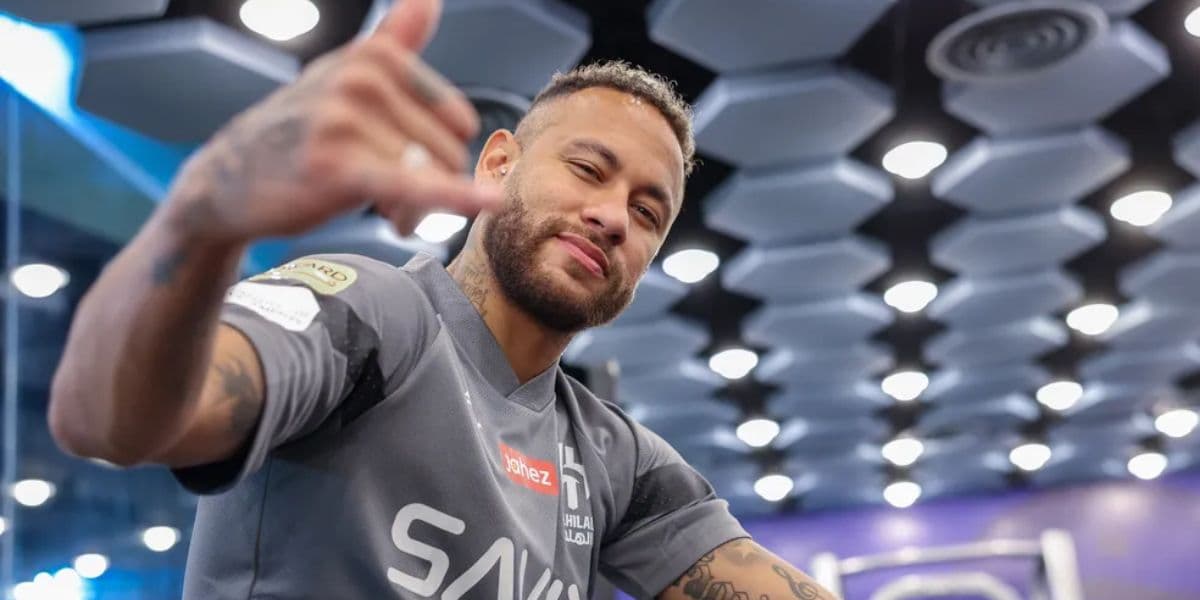 Neymar com a camisa do Al-Hilal - Foto: Divulgação Getty Images 
