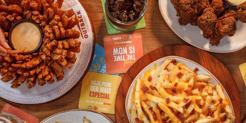 Coma HOJE (26): Outback está dando comida DE GRAÇA a usuários deste cartão de crédito e você precisa correr