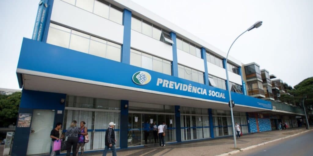 Alerta aos aposentados: Nova lei do INSS é anunciada para TIRAR dinheiro direto da sua aposentadoria