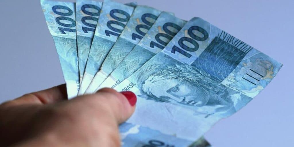 Atenção: Trabalhadores com carteira assinada estão soltando fogos e tem direito agora a SAQUE de R$ 1200