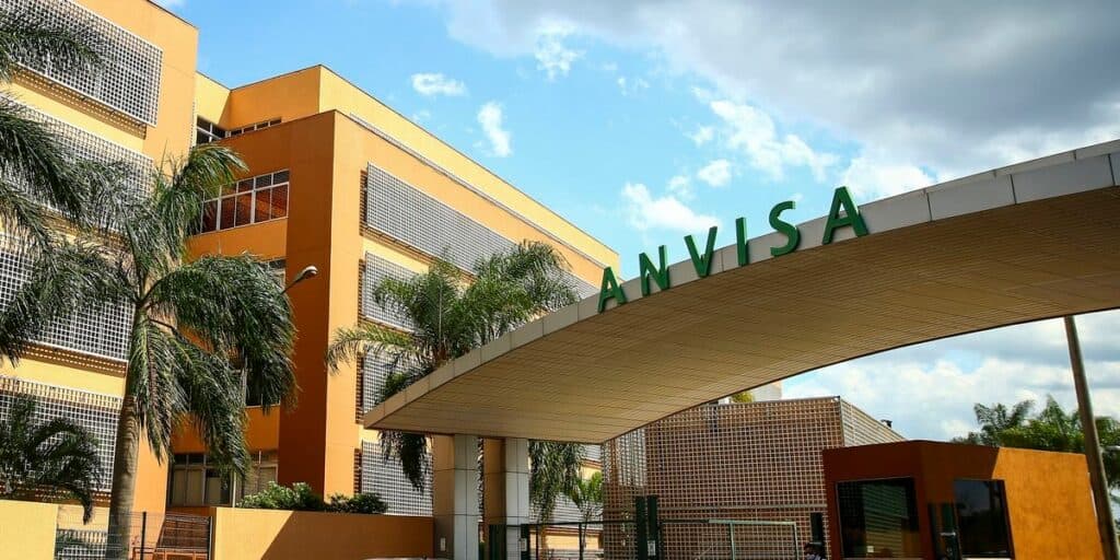 Risco de intoxicação: Anvisa emite ALERTA urgente sobre produtos de limpeza que podem estar no seu armário