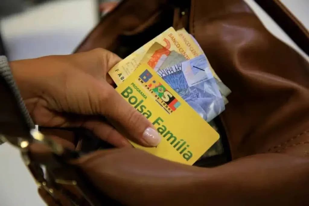 13º Salário do BOLSA FAMÍLIA acaba de ganhar detalhes e você precisa saber valores, datas e mais