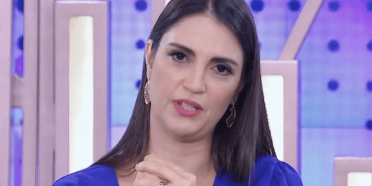 Chris Flores chora ao vivo, no SBT (Reprodução/Internet) Chris Flores chora ao vivo, no SBT (Reprodução/Internet)