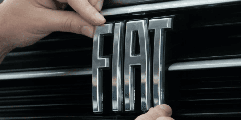 Facão à solta: O adeus de 11 carros AMADOS da FIAT ao serem arrancados de montadoras e extintos para sempre