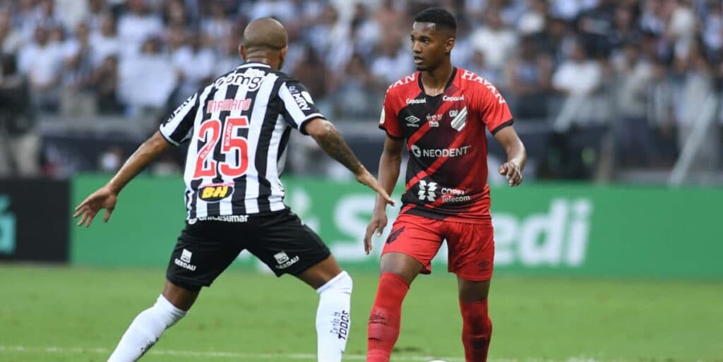 Confirmado HOJE (18), e torcida vai à loucura: Dois reforços chegam no Athletico na reta final do Brasileiro