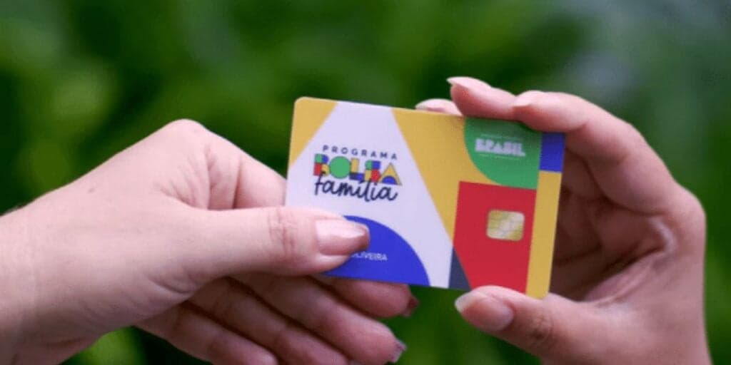 Melhor notícia do Bolsa Família chega nesta TERÇA (3): NOVO valor para OUTUBRO cai como grande VITÓRIA
