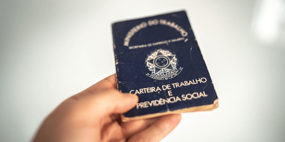 Carteira de Trabalho (Foto: Reprodução, UOL economia) 