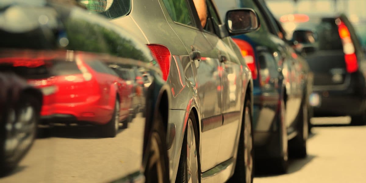 Fila de carros - Foto: Canva